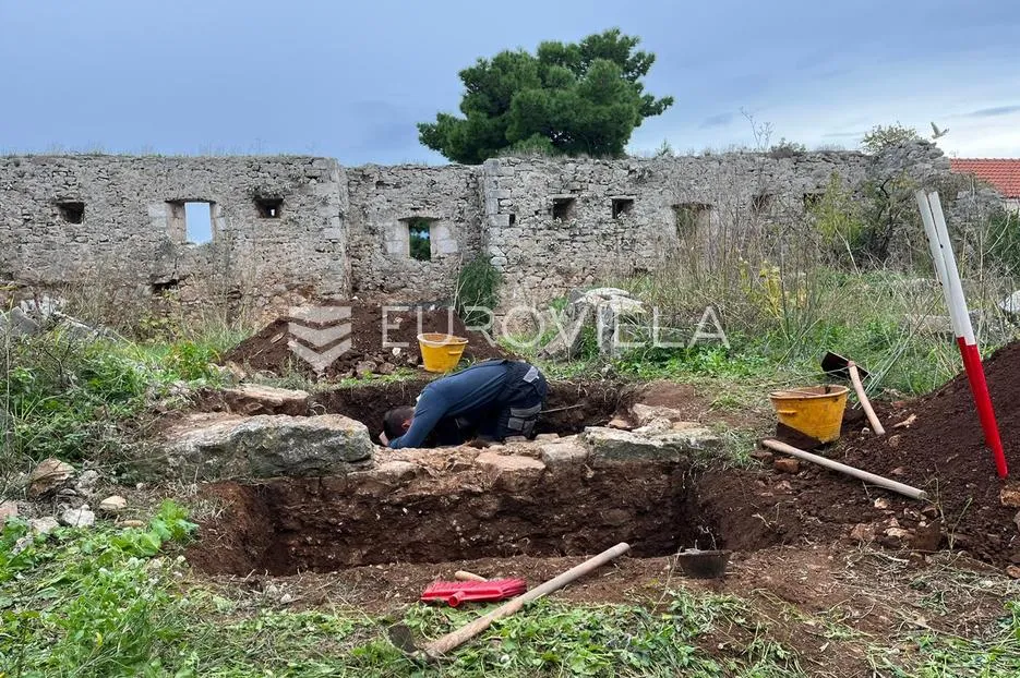 hvar, sućuraj, fortica, povijesno zemljište prvi red uz more, 700 m² - slika 14