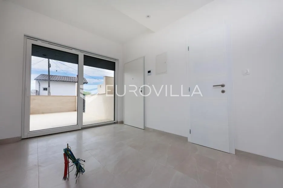 crikvenica, trosoban stan 72 m² s prostranom terasom i parkingom - slika 3