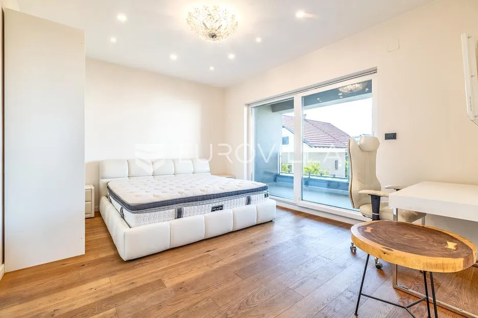 zagreb, blato, luksuzna dvojna kuća 320 m² - slika 12