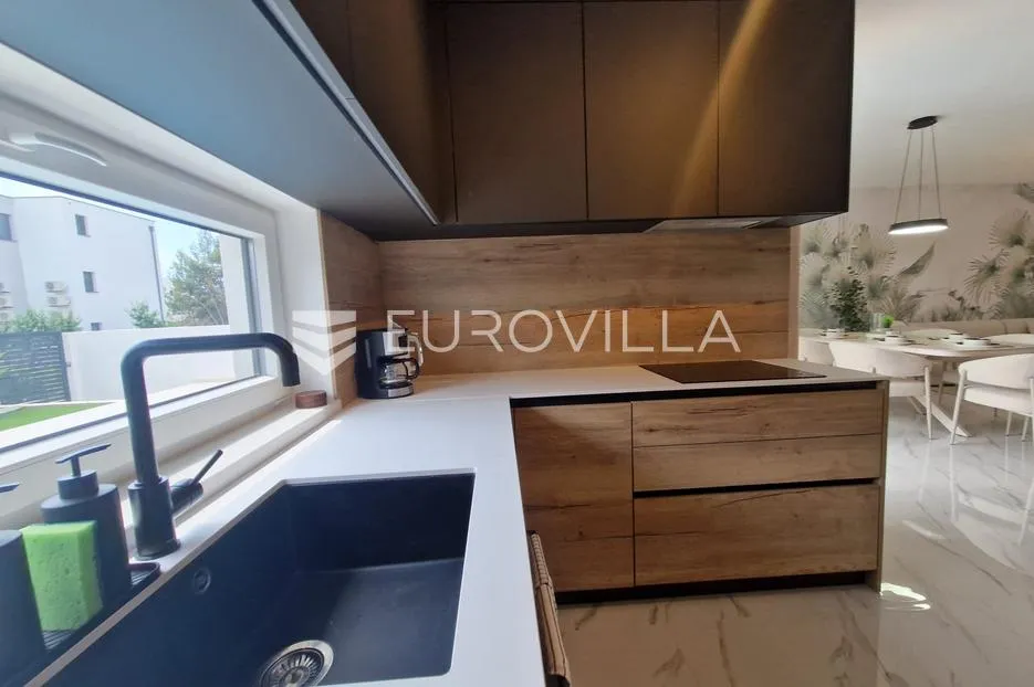 vir, predivna moderna vila s bazenom u centru mjesta, vrhunska lokacija, 450 m od mora - slika 28