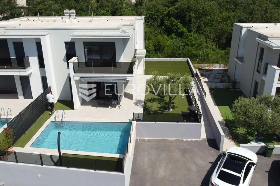 istra, umag, moderna dvojna kuća nkp 169 m2 s bazenom u mirnom okruženju - slika 2
