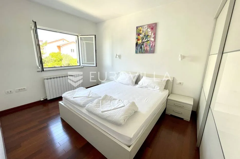 otok rab, barbat, trosoban stan na 1. katu veličine 102 m² - slika 6