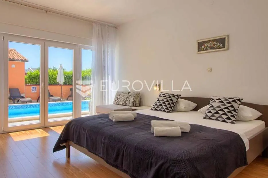 medulin, velika samostojeća kuća 360 m² s bazenom - slika 14