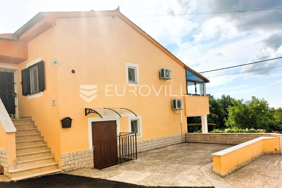 istra, motovun, prekrasna kuća sa dva stana i konobom - slika 4