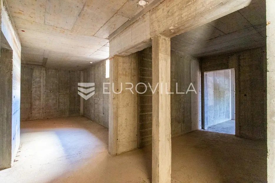 vodice, prekrasna i prostrana vila s bazenom, 730,25 m² - slika 40