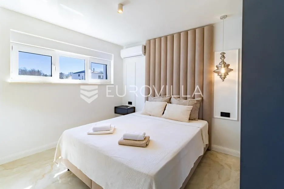 otok krk, malinska, luksuzan novouređen stan 97 m² - slika 10