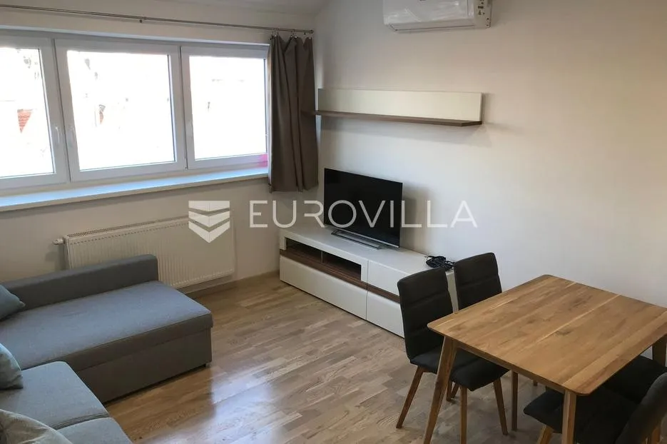 zagreb, amruševa, šesterosoban stan površine 129 m² - slika 10