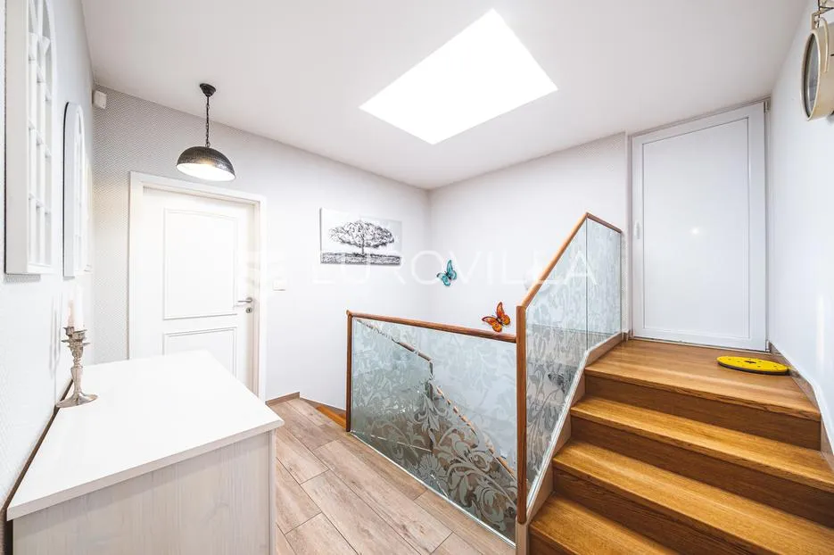 samobor, prekrasna moderna kuća 301 m² - slika 10