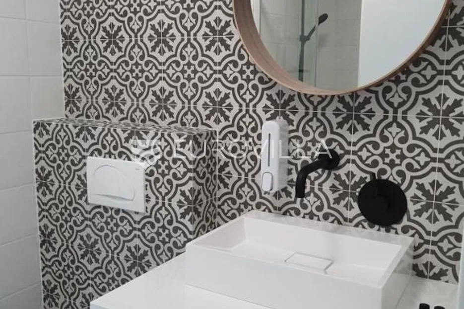 lovran, predivna kuća s tri apartmana 50 m od mora - slika 20