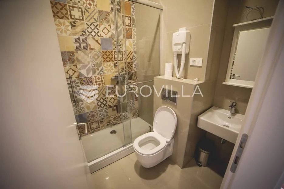 centar stan 205m2 podijeljen na 5 apartmana i sobu - slika 24