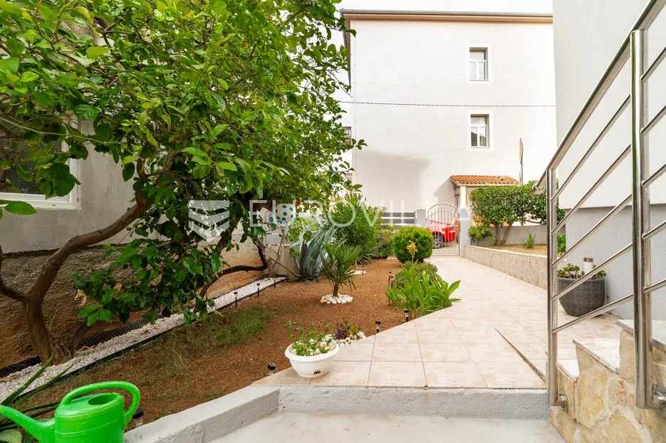 otok ugljan, preko, lijepa kuća s tri stana i pogledom na more - slika 74