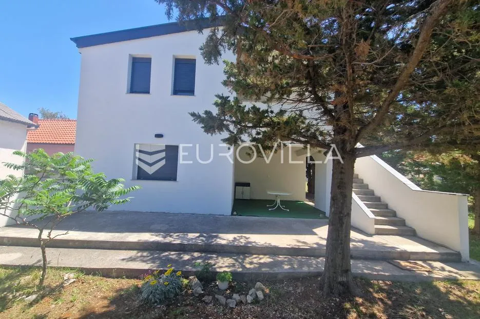 vir, samostojeća kuća s uređenim apartmanom i roh bau katom, 500 m od mora - slika 4