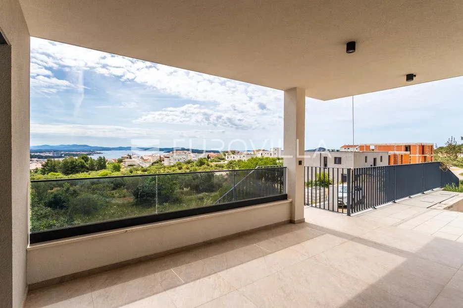 vodice, s1, luksuzan četverosoban stan s bazenom, garažom i panoramskim pogledom na more - slika 18