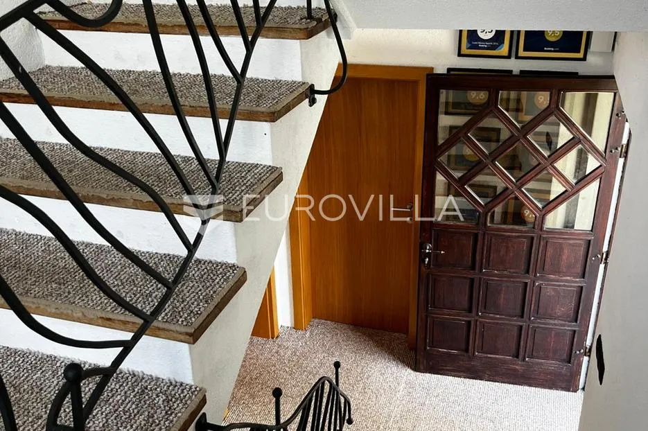 kuća, plitvice, rakovica, 4 apartmana, okućnica 1200 m² - slika 3