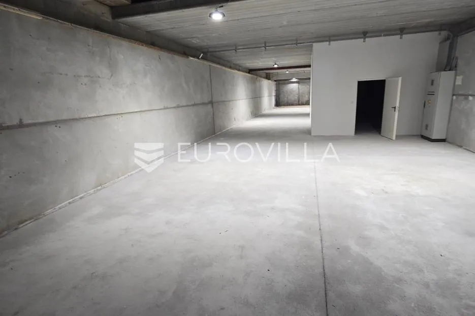 ivanić grad proizvodno skladišni prostor hala 514m2 na zemljištu 4163m2 - slika 8