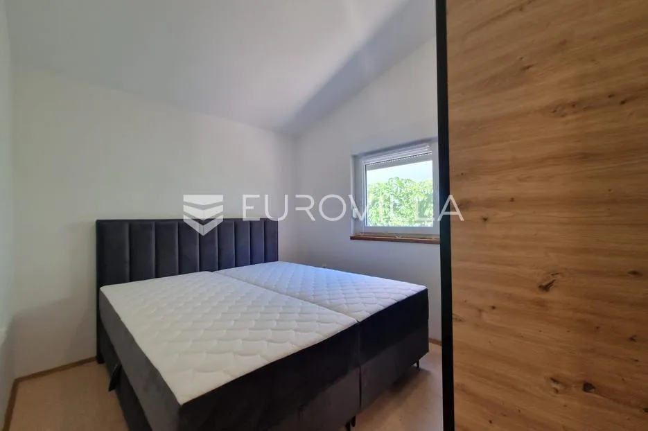 vir, kuća s dva apartmana, 6 spavaćih soba i velikim privatnim dvorištem - slika 30