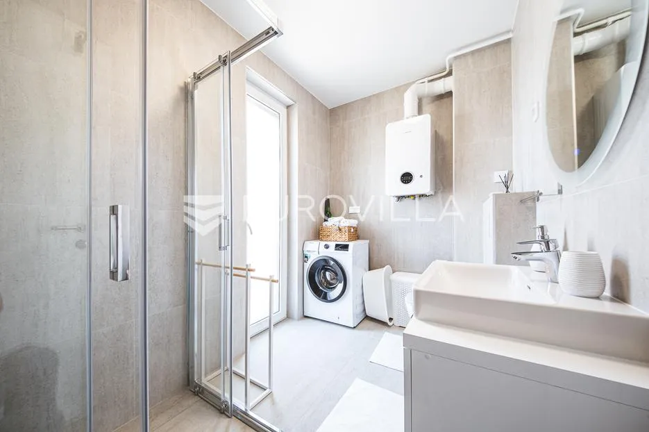 blato, novouređen trosoban penthouse nkp 68 m2 - slika 8