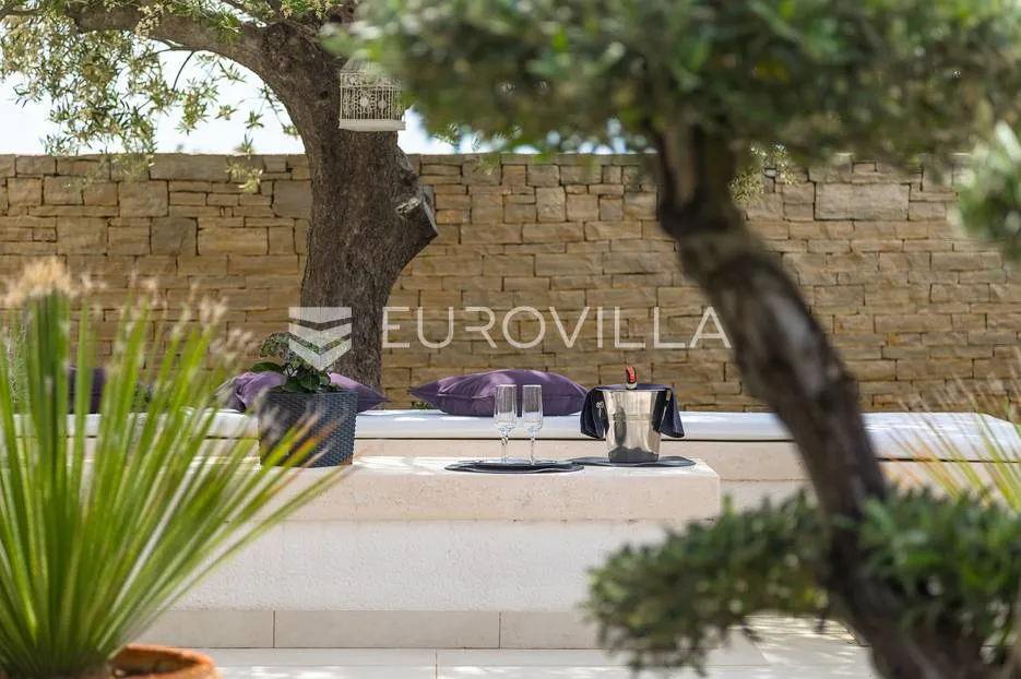 rovinj, rovinjsko selo, prekrasna villa s wellnessom i bazenom, 224 m² - slika 25