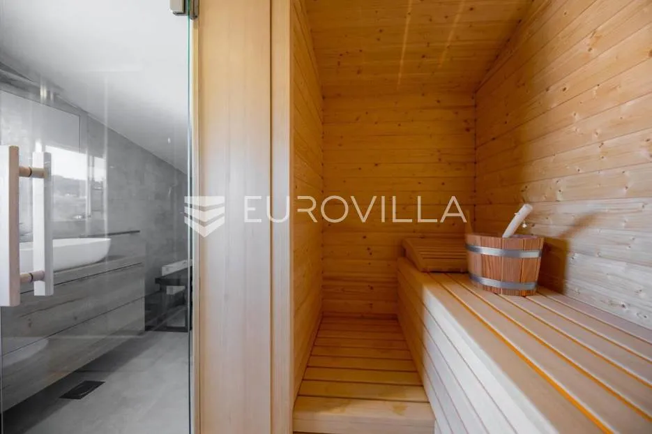rogoznica, moderna vila na jedinstvenoj lokaciji - slika 10