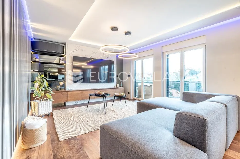 Zagreb, Pantovčak, luksuzan trosoban stan 95 m², terasa parkirno mjesto