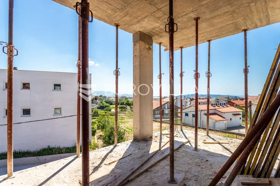 kaštel lukšić, trosoban penthouse s krovnom terasom i dva parkirna mjesta - slika 21