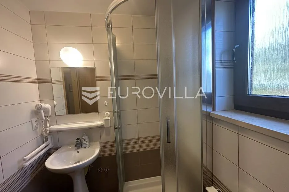 štinjan, prekrasna kuća u nizu s vrtom i pogledom more 300 m² - slika 20