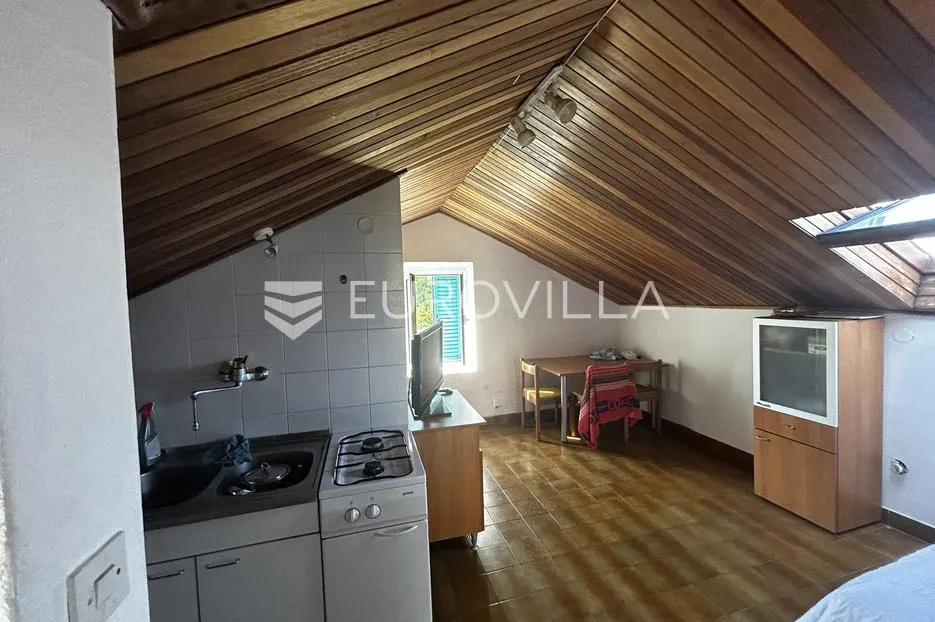 ugljan, preko kuća prvi red do mora s bazenom 250 m² za adaptaciju - slika 9