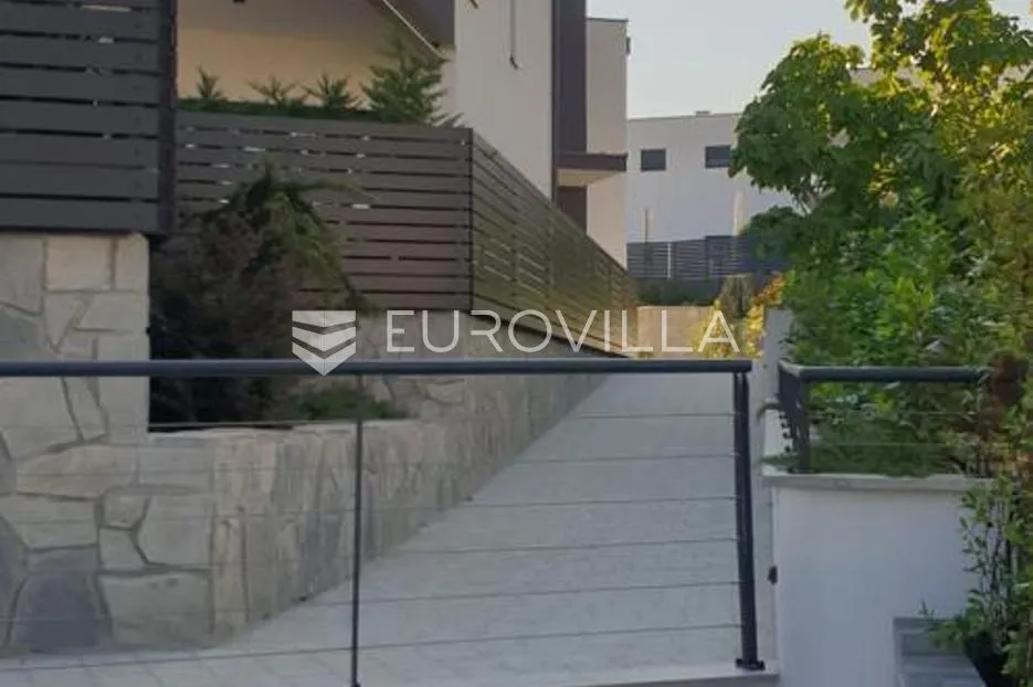 otok krk, malinska, luksuzna kuća s bazenom nkp 180m2 - slika 10