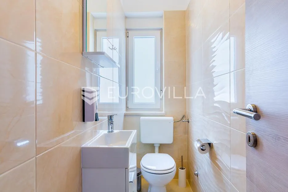 istra, medulin, velika samostojeća kuća sa 7 apartmana 100 m od mora - slika 24