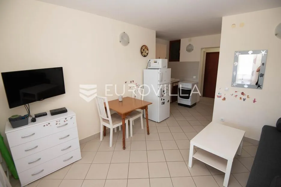 tisno, ekskluzivna apartmanska kuća prvi red do mora s panoramskim pogledom i brodicom - slika 52