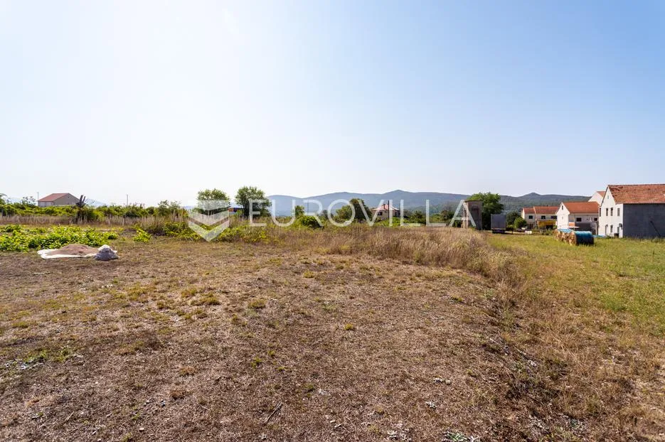 drniš, građevinsko zemljište u samom centru - slika 5