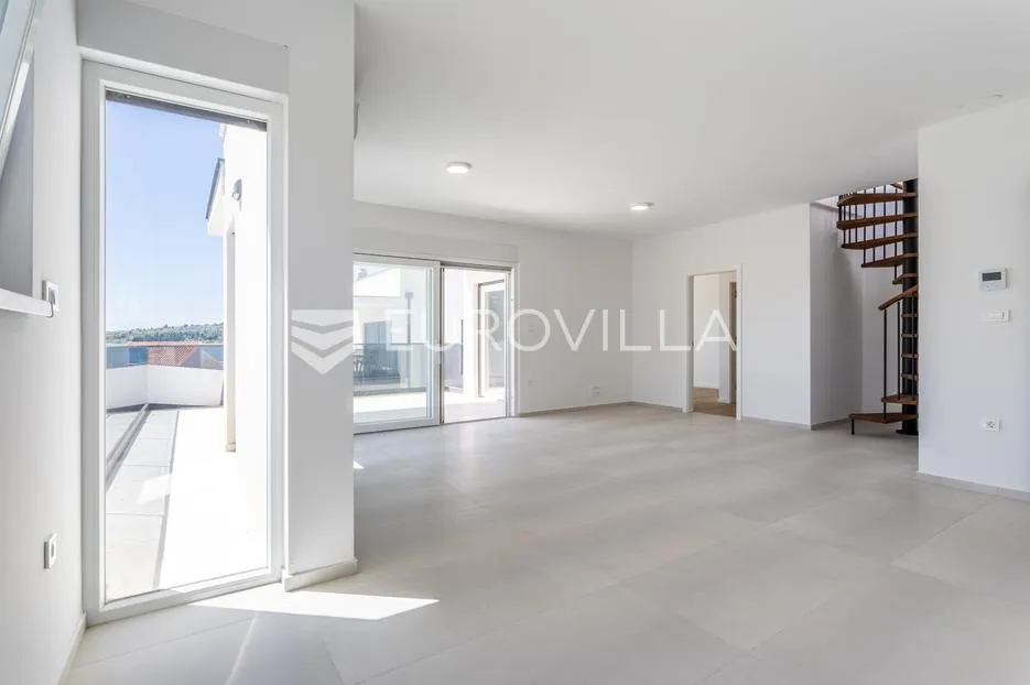 srima, trosoban penthouse na vrhunskoj lokaciji s pogledom na more - slika 8