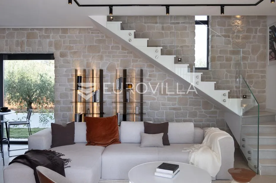 istra, poreč, gedići prekrasna moderna kamena vila 165 m² s bazenom - slika 24