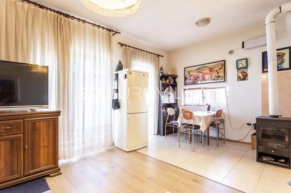 vodice, apartmanska kuća u blizini mora - slika 11
