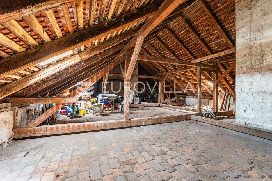 Varaždin, Centar, Roh Bau potkrovlje 135,73 m² podrum
