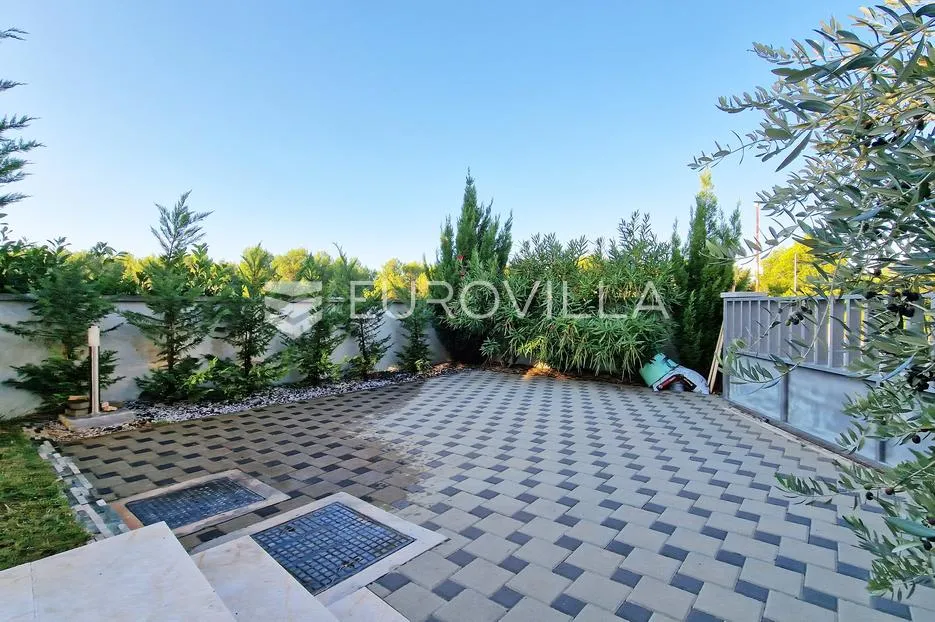 peroj, fažana, komforan stan 130 m² s vrtom 227 m² i prostranim suterenom - slika 33