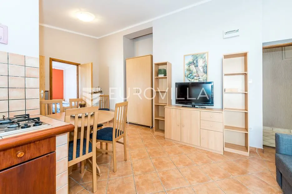 šibenik, grebaštica, kuća s apartmanima drugi red od mora - slika 3