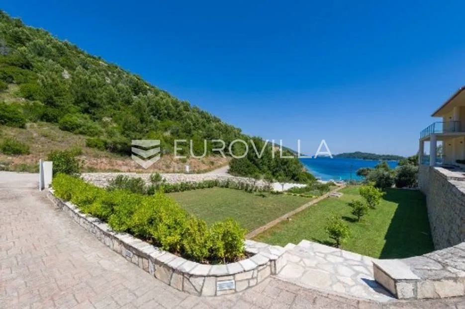 korčula, atraktivna vila prvi red do mora - slika 13
