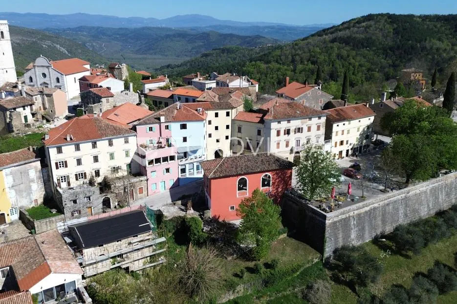 istra, oprtalj, troetažni stan kuća u nizu, jedinstvena nekretnina u strogom centru - slika 3