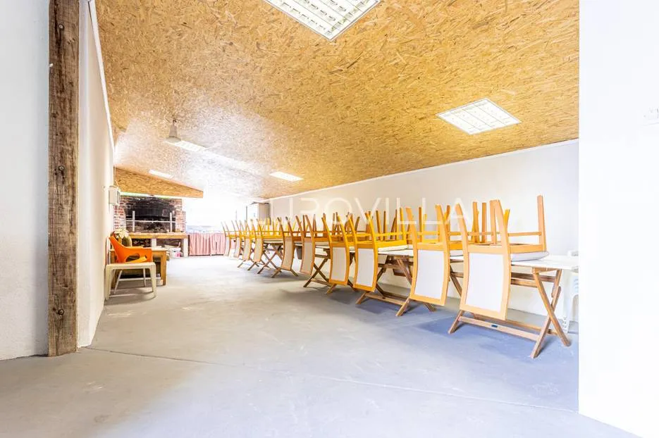 omiška rivijera- lokva rogoznica, apartmanska kuća s 8 stanova, udaljena 300 m od mora. - slika 52