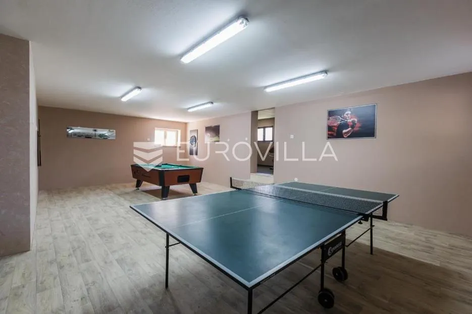 kaštel lukšić, vila s bazenom i pogledom na more - slika 16