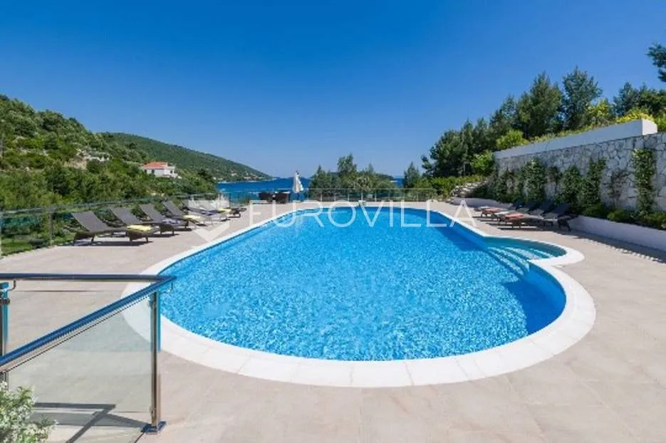 korčula, atraktivna vila prvi red do mora - slika 66
