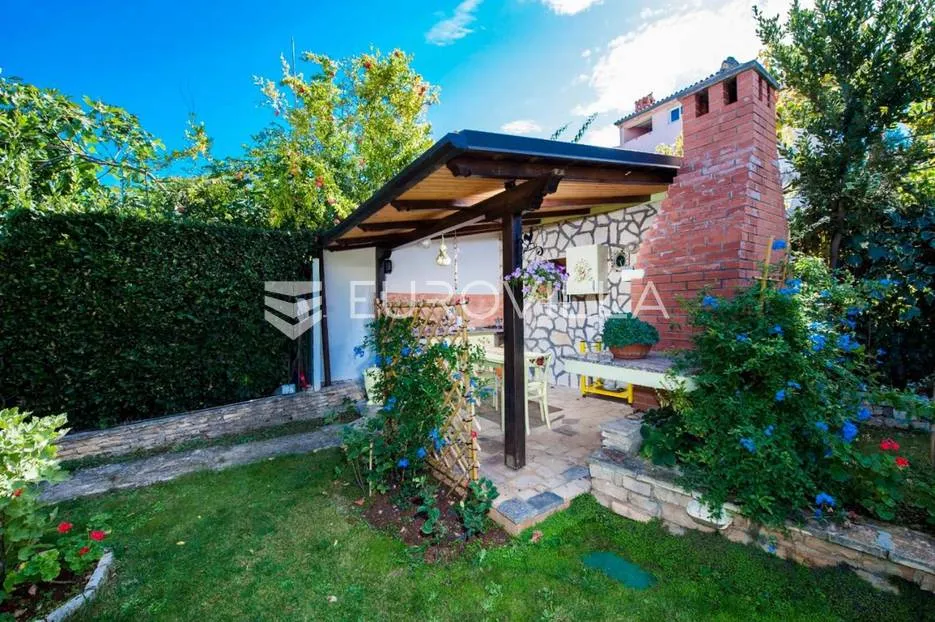 istra, rovinj, kuća 360 m2 s tri stana i zasebnom kućicom, izuzetna lokacija - slika 18