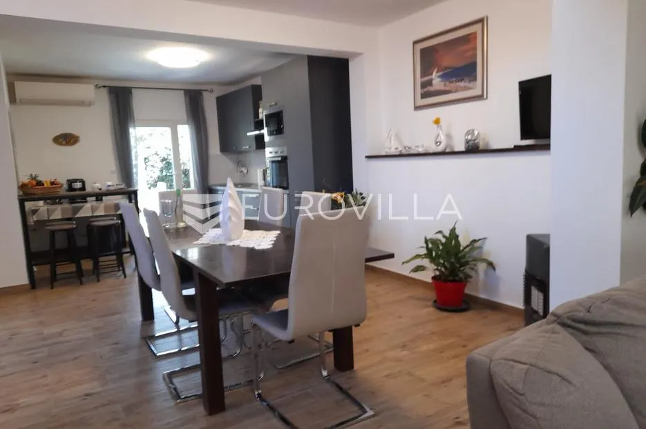 istra, fažana, prostrana kuća površine 200 m² s bazenom, 600 m od mora - slika 7