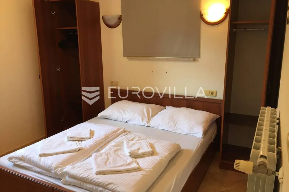 medulin, velika stambena zgrada 300 m od mora - slika 26