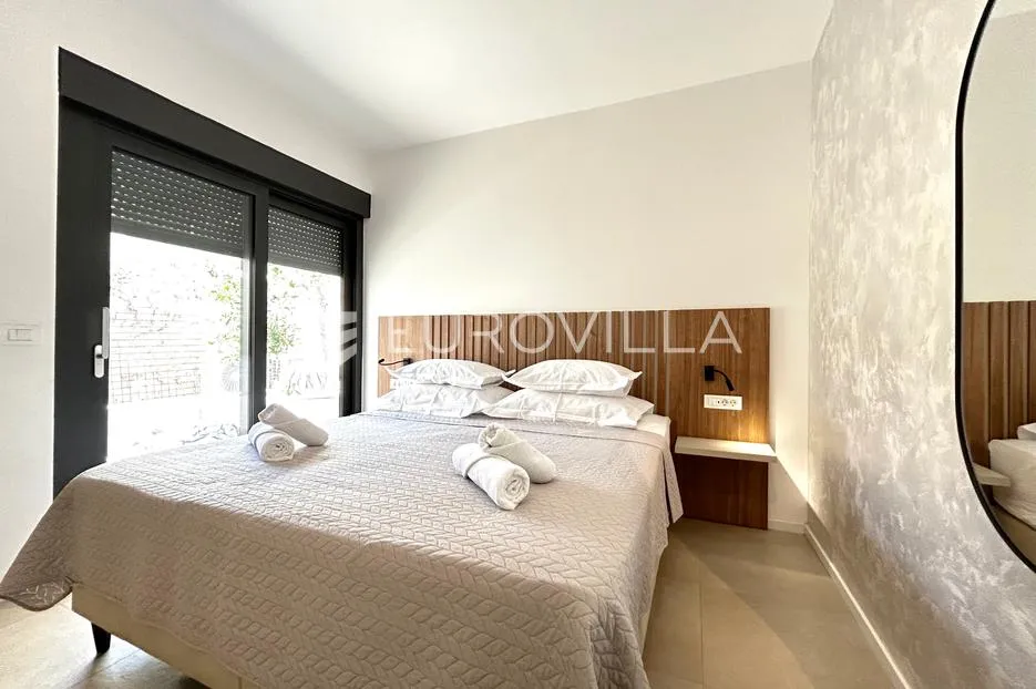 hvar, apartmanska vila sa pet uređenih apartmana - slika 18