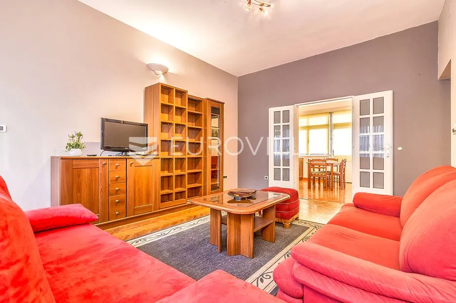 zagreb, centar, blizina hotela sheraton, dvosoban stan 72 m² s loggiom i balkonom - slika 2