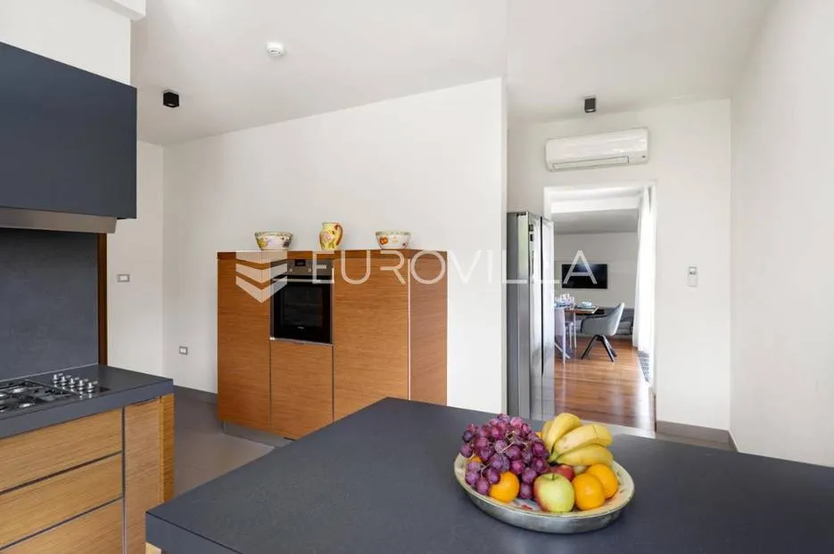 istra, banjole, prekrasna vila 277 m² na velikoj okućnici, 300 m od mora - slika 20