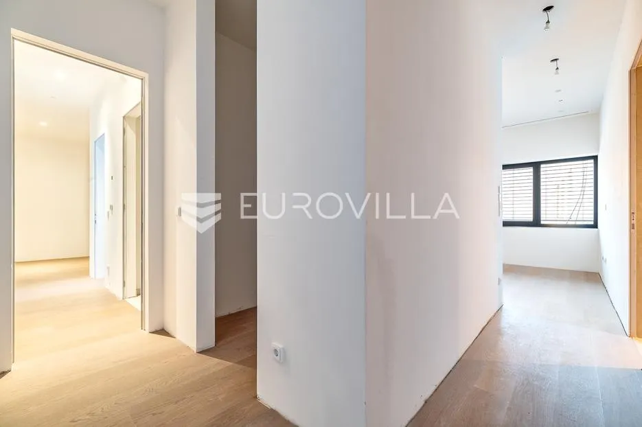 luksuzan trosoban dvoetažan penthouse u kaptol centru - slika 12