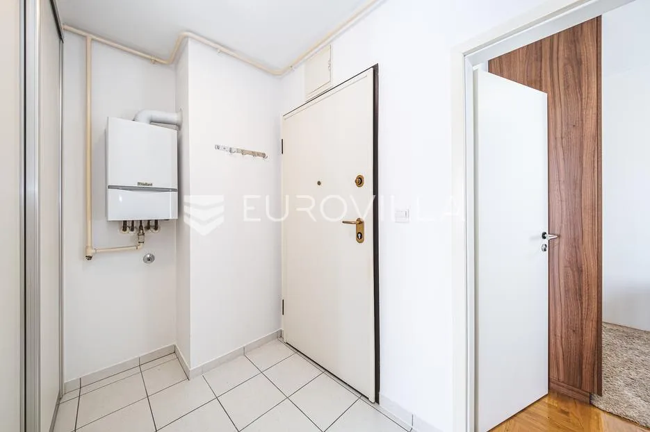 zagreb, podsused uređen trosoban stan 55 m² parking - slika 12